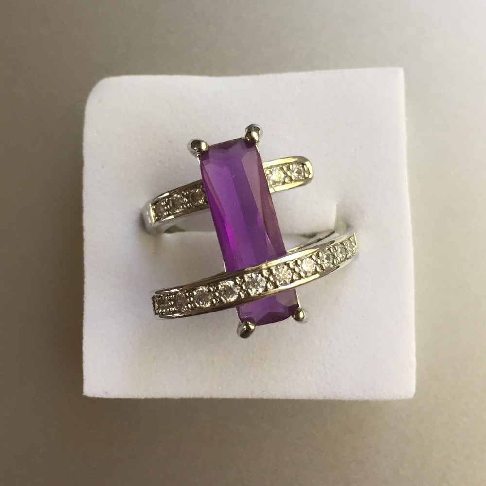 Amethyst and white genmstone ring